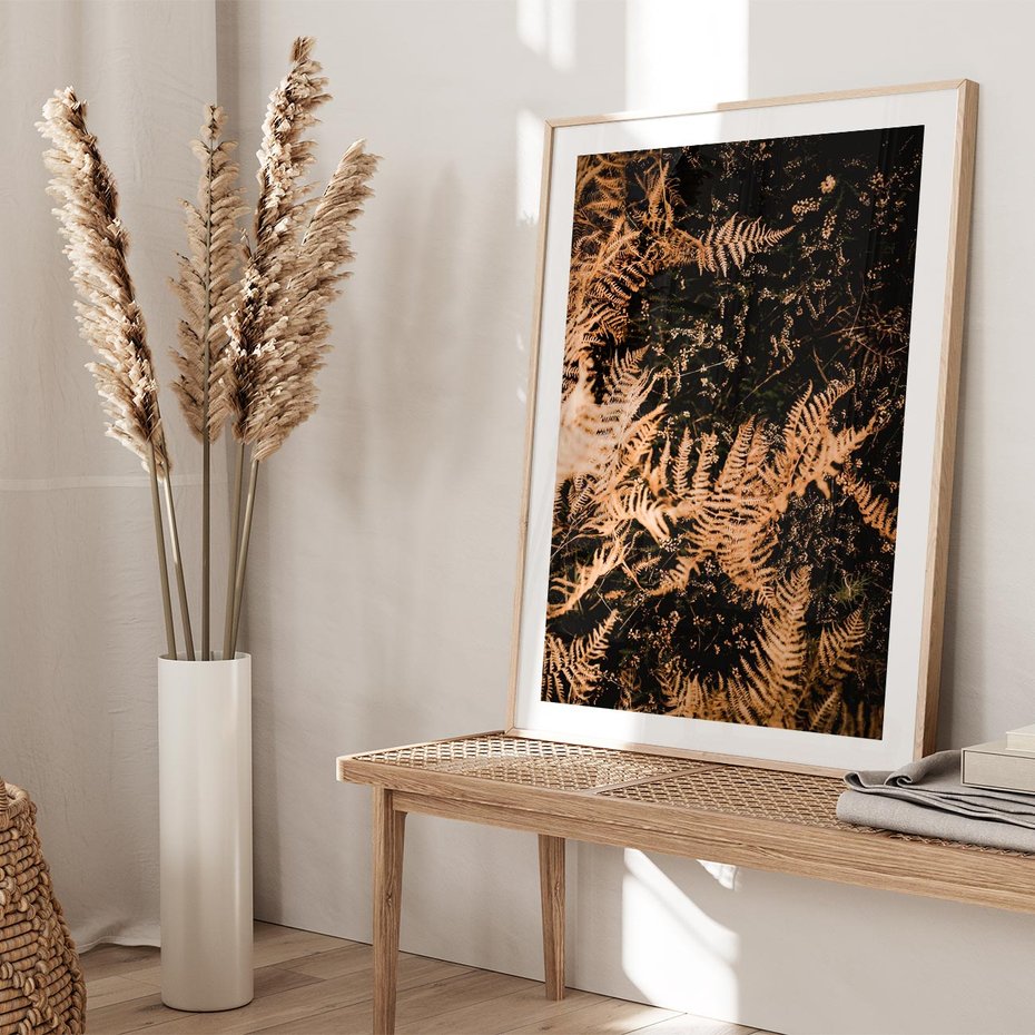 Plakat w ramie 30x40 - Jesienne Paprocie: Kolorowa Paleta Natury - paprocie, jesień - rama drewno