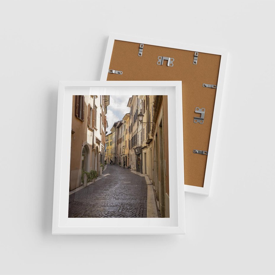 Plakat w ramie 40x50 - Magiczne widoki - uliczka, perspektywa - rama biała