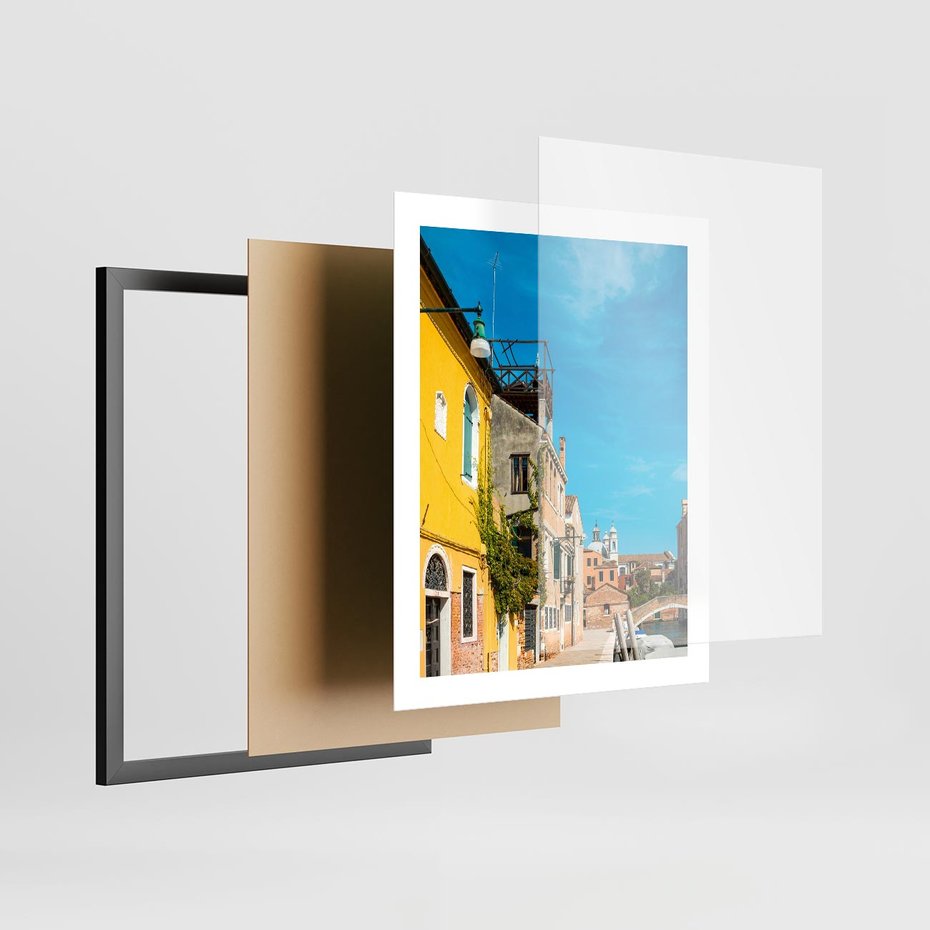 Plakat w ramie 40x50 - Przechadzka w Sercu Miasta - uliczka, perspektywa - rama czarna