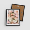 Plakat w ramie 40x50 - Kwiatowy Rarytas: Róże w Herbacianym Zbliżeniu - kwiaty, herbaciane - rama czarna