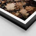 Plakat w ramie 30x40 - Jesienna Melodia: Liście i Szyszki - suche liście, szyszki - rama czarna