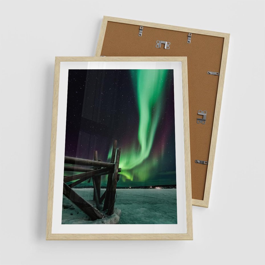 Plakat w ramie 50x70 - Zorza polarna w tajemniczej nocnej przestrzeni - zorza, polarna - rama drewno