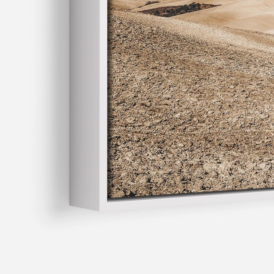 Obraz w ramie 120x80 - Refleksyjny taniec myśli - pustynny krajobraz, odcienie sepii - rama biała