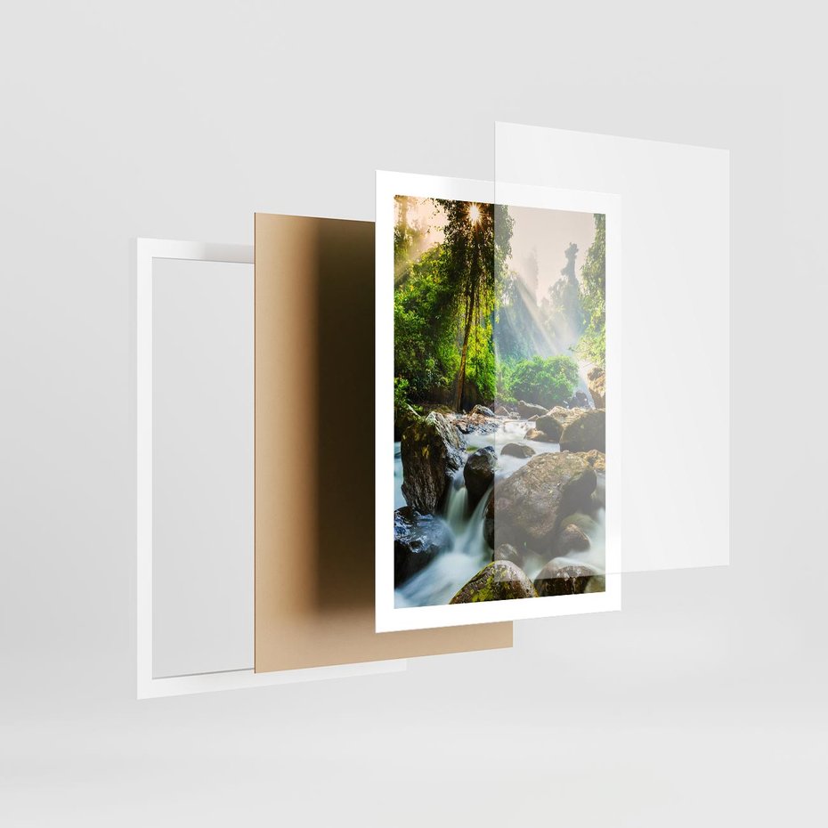 Plakat w ramie 50x70 - Idylliczny strumyk w urokliwym lesie - strumyk, las - rama biała