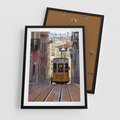 Plakat w ramie 50x70 - Lizbońskie tramwaje - podróż w czasie - Lizbona, tramwaj - rama czarna