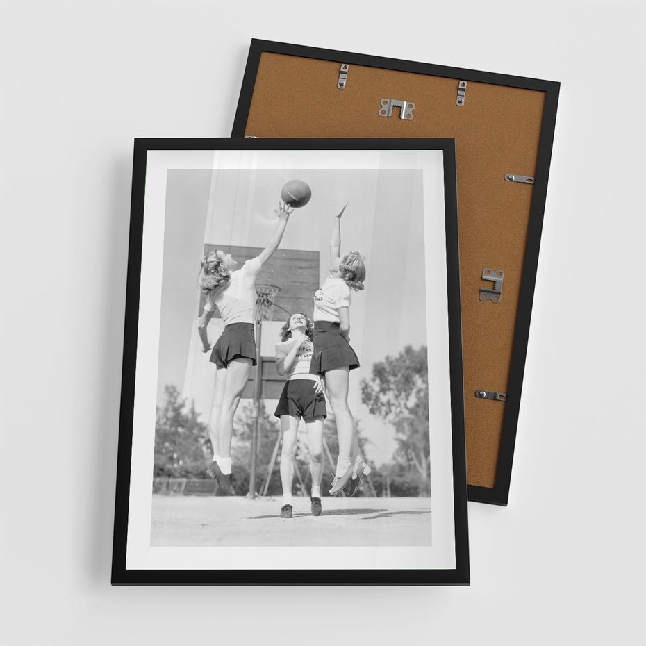 Plakat w ramie 50x70 - Sport to Zdrowie - retro zdjęcie, czarno białe - rama czarna