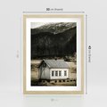 Plakat w ramie 30x40 - Ciepło i Urok Górskiego Domku - domek w górach, sepia - rama drewno