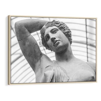 Obraz w ramie 70x50 - Zaklęta w Kamieniu - antyczna rzeźba kobiety na fotografii, czarno biała - rama drewno