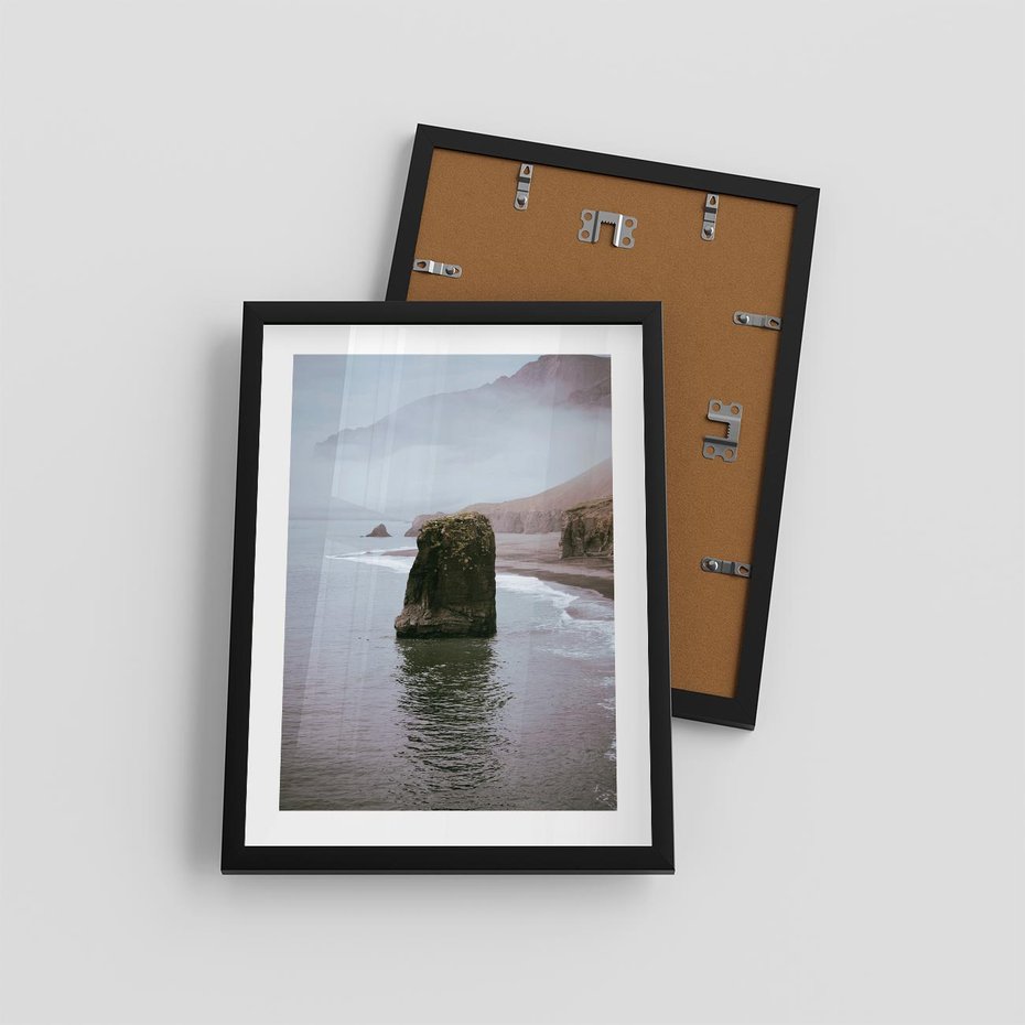 Plakat w ramie 30x40 - Północna Dzikość: Skaliste Klify nad Morzem - skały, klify - rama czarna