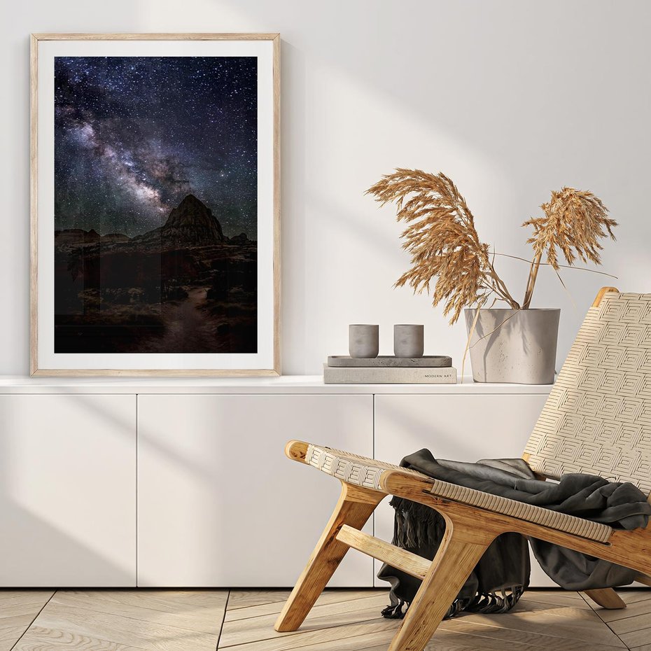 Plakat w ramie 30x40 - Gwiaździsta Noc na Pustyni - noc na pustyni, gwiździste niebo - rama drewno