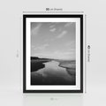 Plakat w ramie 30x40 - Nadmorska Melodia - czarno białe zdjęcie, plaża - rama czarna