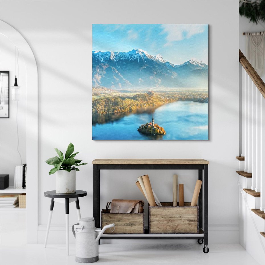 Obraz na płótnie 40x40 - Zamek pośrodku jeziora- jezioro, góry