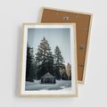 Plakat w ramie 50x70 - Chatka w Górach w Czasie Zimy - chatka w górach, zima - rama drewno