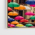 Obraz w ramie 80x120 - Barwna symfonia wyobraźni - fotografia, kolorowe parasolki podwieszone nad ulicą - rama drewno