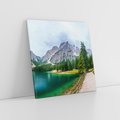 Obraz na płótnie 60x60 - Góry: Piękno nad jeziorem - góry, jezioro