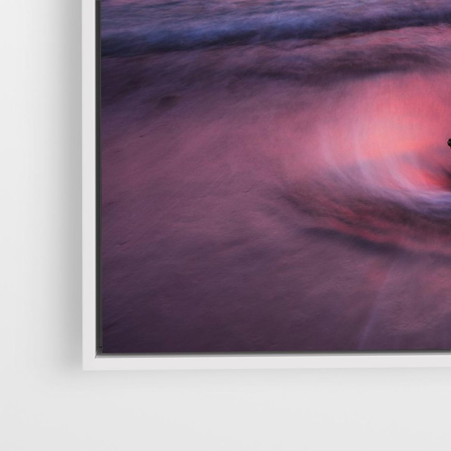 Obraz w ramie 70x50 - Zaklęty Zachód - magiczny zachód słońca, fioletowe - rama biała