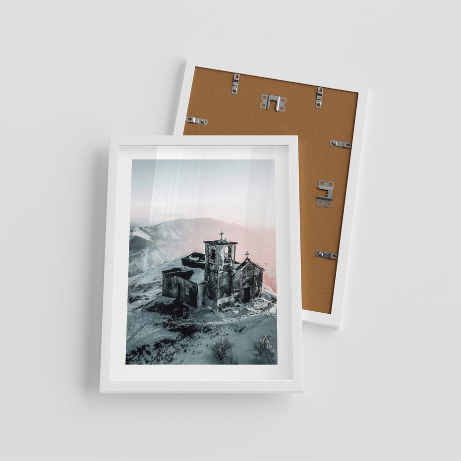 Plakat w ramie 30x40 - Stary Kościół w Górach - stary kościół, ruiny - rama biała