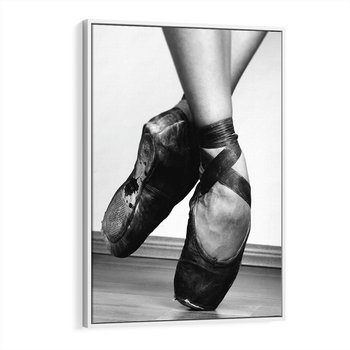 Obraz w ramie 50x70 - Taniec Zmysłów - artystyczne zdjęcie, odcienie szarości - rama biała