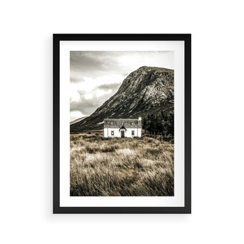 Plakat w ramie 50x70 - Biały Domek w Sepii: Wiejski Urok - domek w górach, kolory sepii - rama czarna