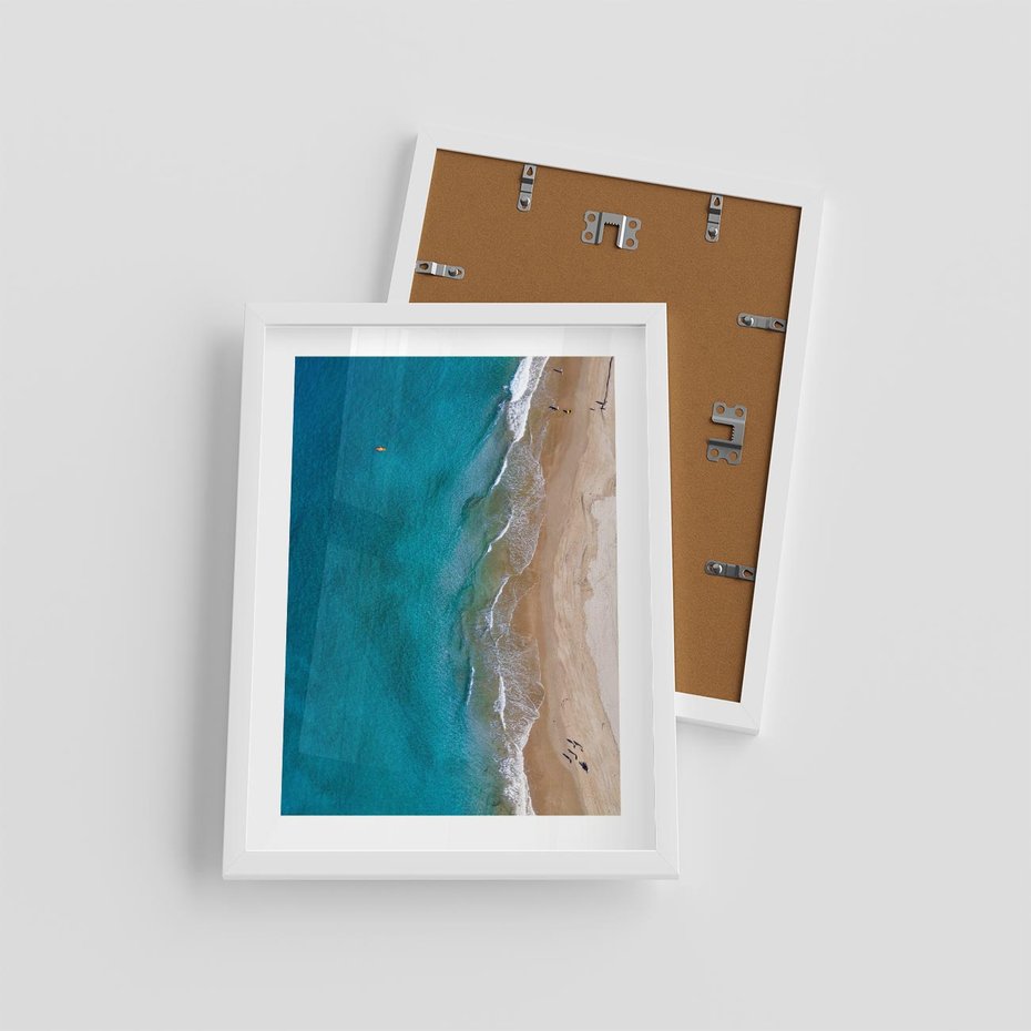 Plakat w ramie 30x40 - Spokój nad morzem - morze, plaża - rama biała