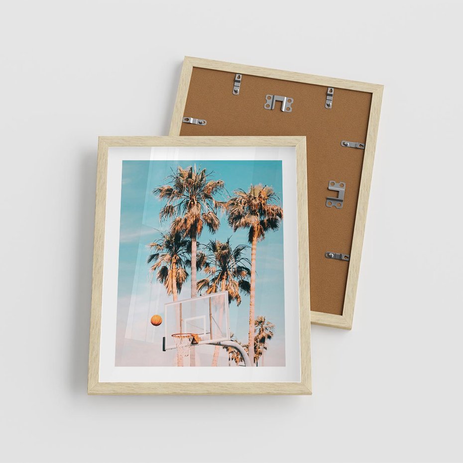 Plakat w ramie 40x50 - Egzotyczna Koszykówka - palmy na tle nieba, koszykówka - rama drewno