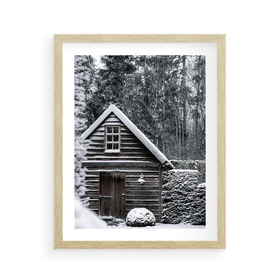 Plakat w ramie 40x50 - Zaklęta Zima - domek w lesie, śnieg - rama drewno