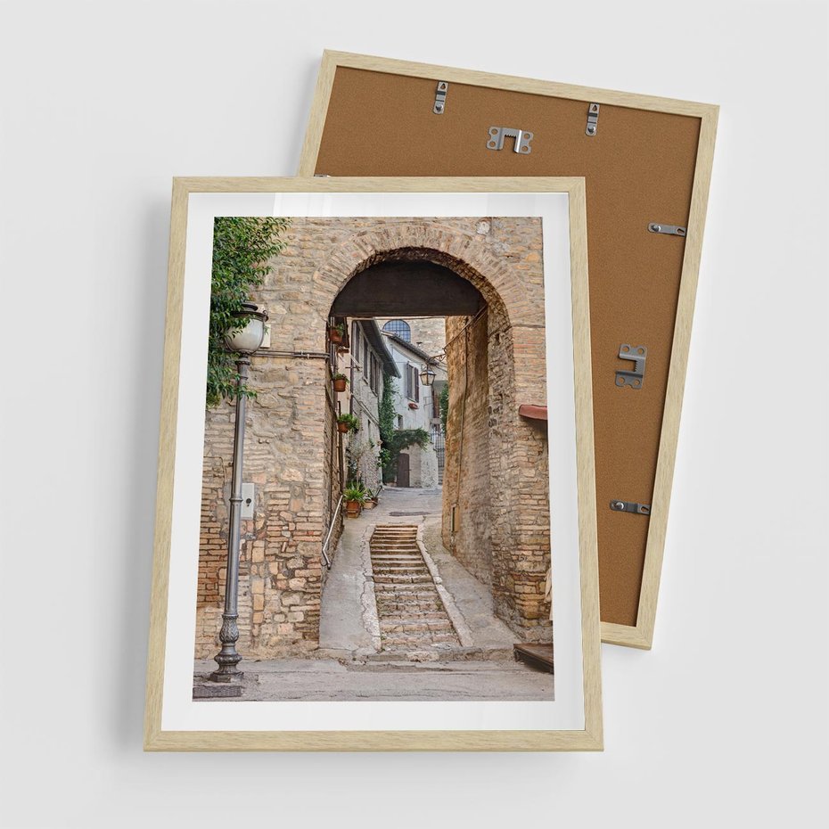 Plakat w ramie 50x70 - Klimatyczna Uliczka w Grecji - uliczka, Grecja - rama drewno