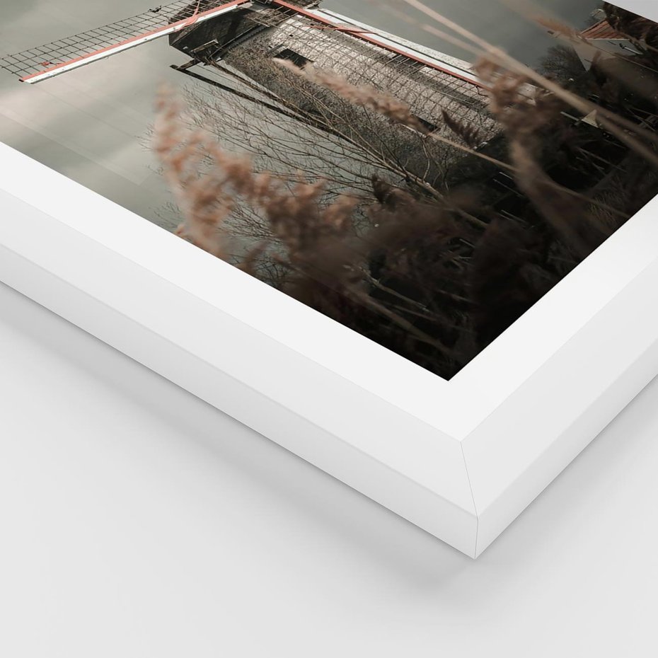 Plakat w ramie 30x40 - Wiejska Idylla: Młyn w Polu - wiatrak, młyn w polu - rama biała