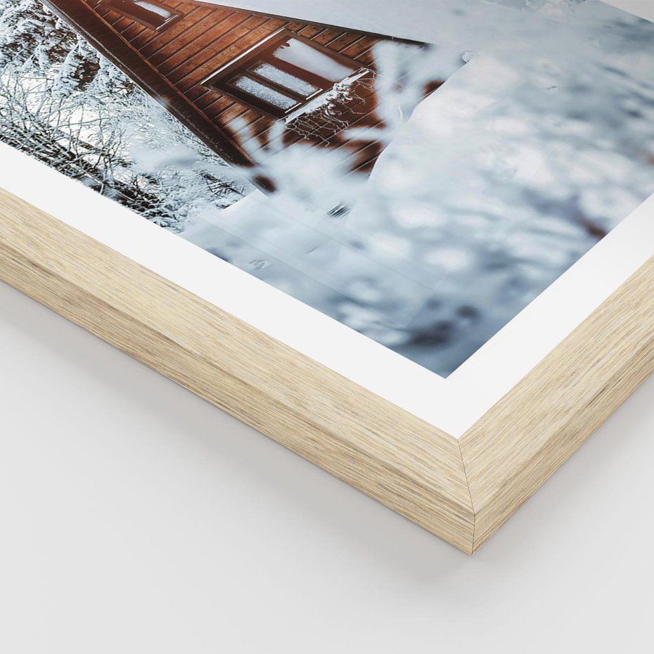 Plakat w ramie 30x40 - Zimowe Ustronie w Lesie - domek w lesie, zimowy las - rama drewno