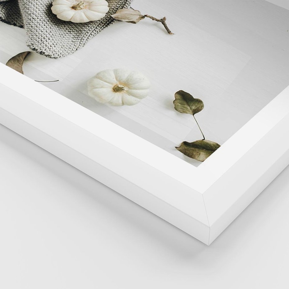 Plakat w ramie 40x50 - Białe Dynie i Przytulny Koc - kompozycja jesienna, białe dynie - rama biała