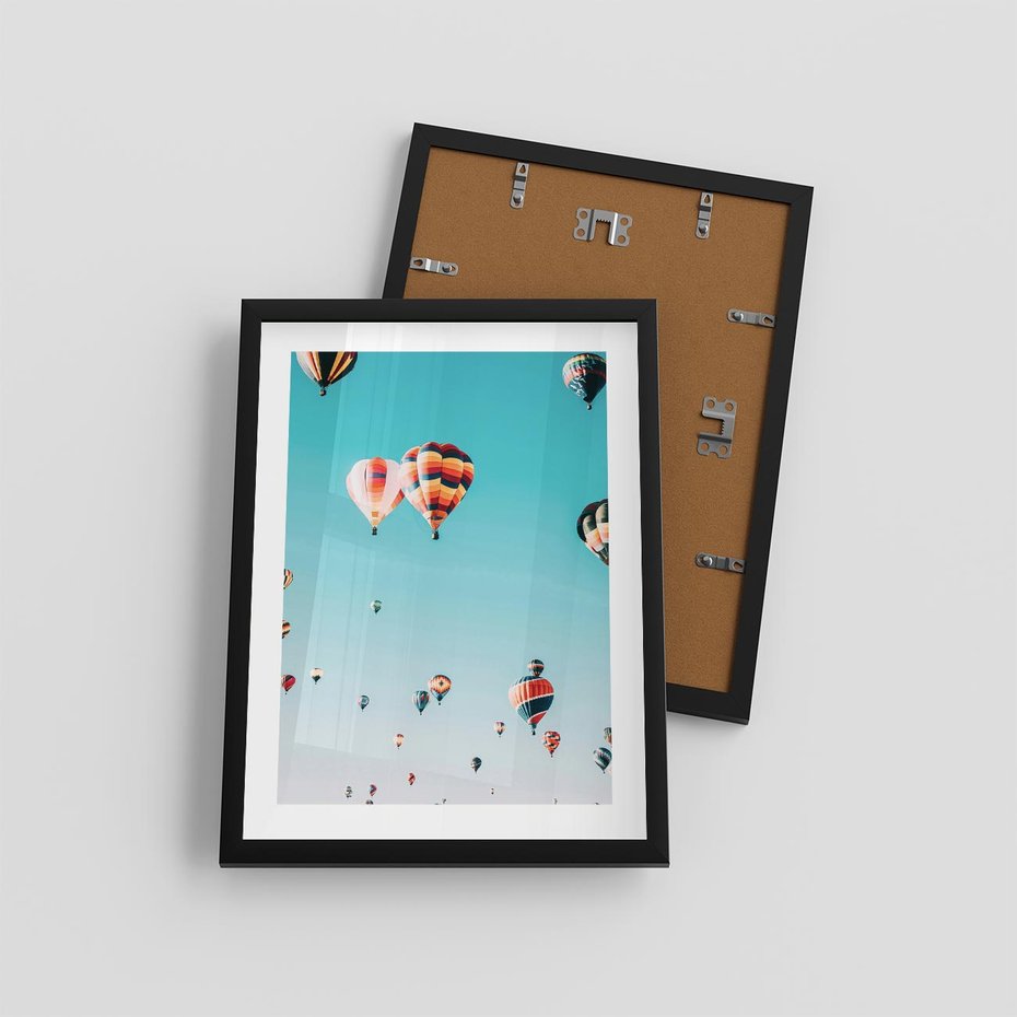 Plakat w ramie 30x40 - Balonowa Ekscytacja - balony latają w powietrzu, wyścigi balonów - rama czarna