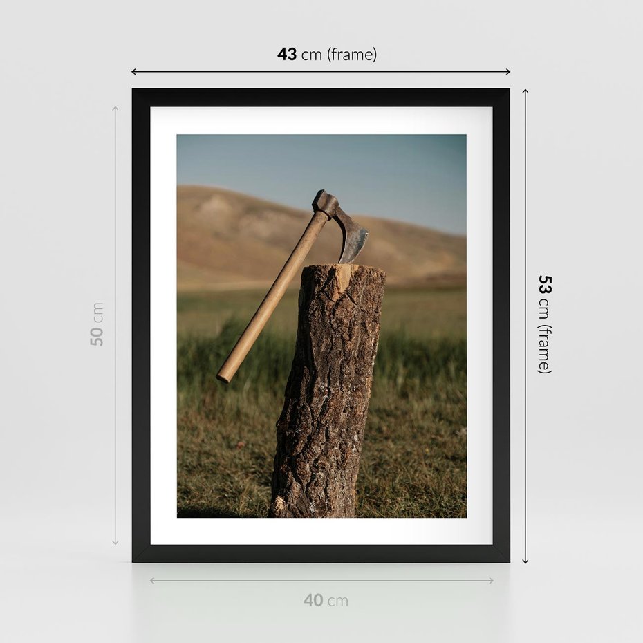 Plakat w ramie 40x50 - Lasowa siła w drewnie - las, siekiera - rama czarna