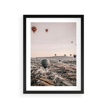 Plakat w ramie 40x50 - Wolność w Powietrzu - balony latające nas pustynnym krajbrazem, balony do latania - rama czarna
