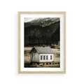Plakat w ramie 30x40 - Ciepło i Urok Górskiego Domku - domek w górach, sepia - rama drewno