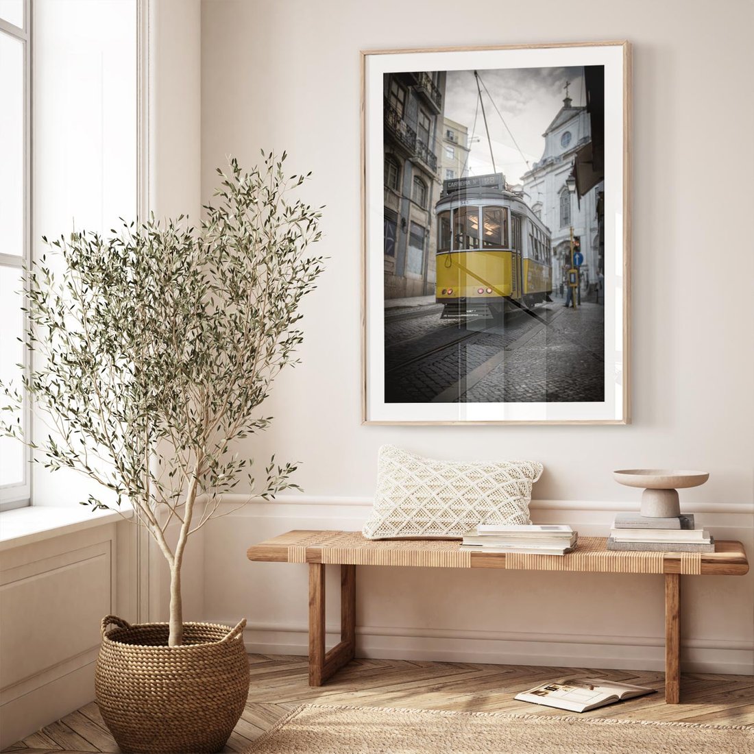 Plakat w ramie 50x70 - Urok tramwajów Lizbony - tramwaj, Lizbona - rama drewno