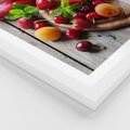 Plakat w ramie 50x70 - Owoce w restauracji artystycznie - owoce, restauracja - rama biała