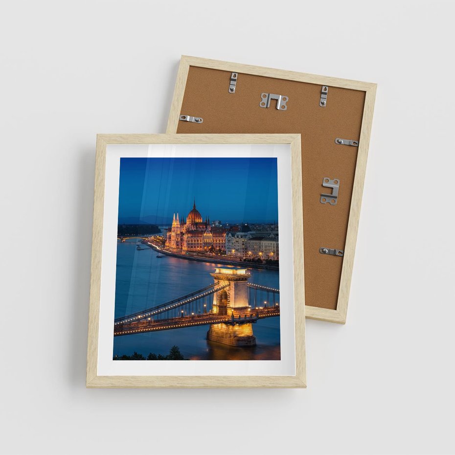Plakat w ramie 40x50 - Mostowe miasto nocą - miasto, most - rama drewno