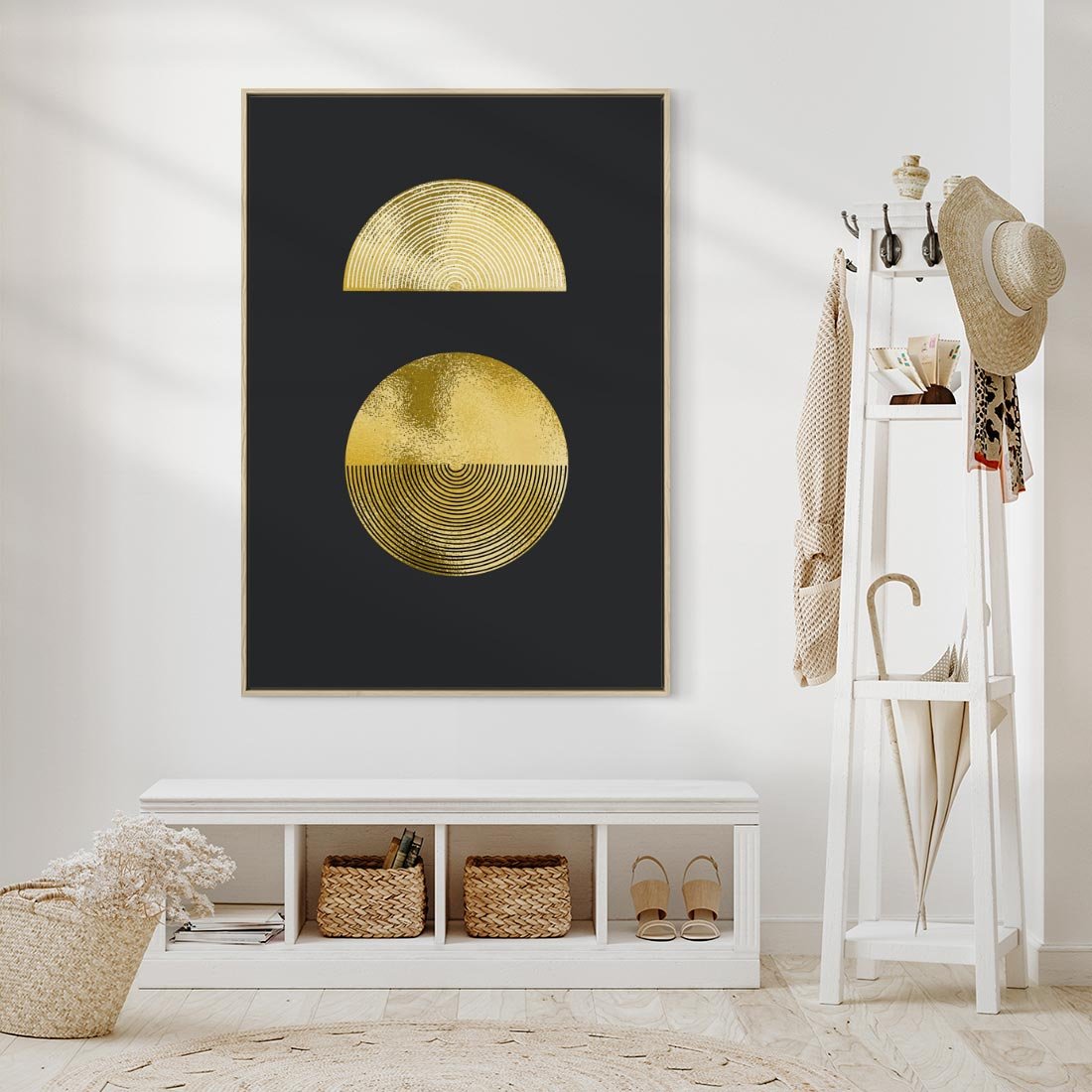 Obraz w ramie 50x70 - Migotliwe Przeniknięcia - złote koła, czarne tło - rama drewno