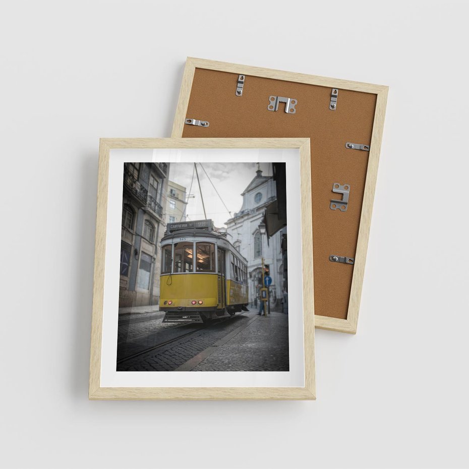 Plakat w ramie 40x50 - Urok tramwajów Lizbony - tramwaj, Lizbona - rama drewno
