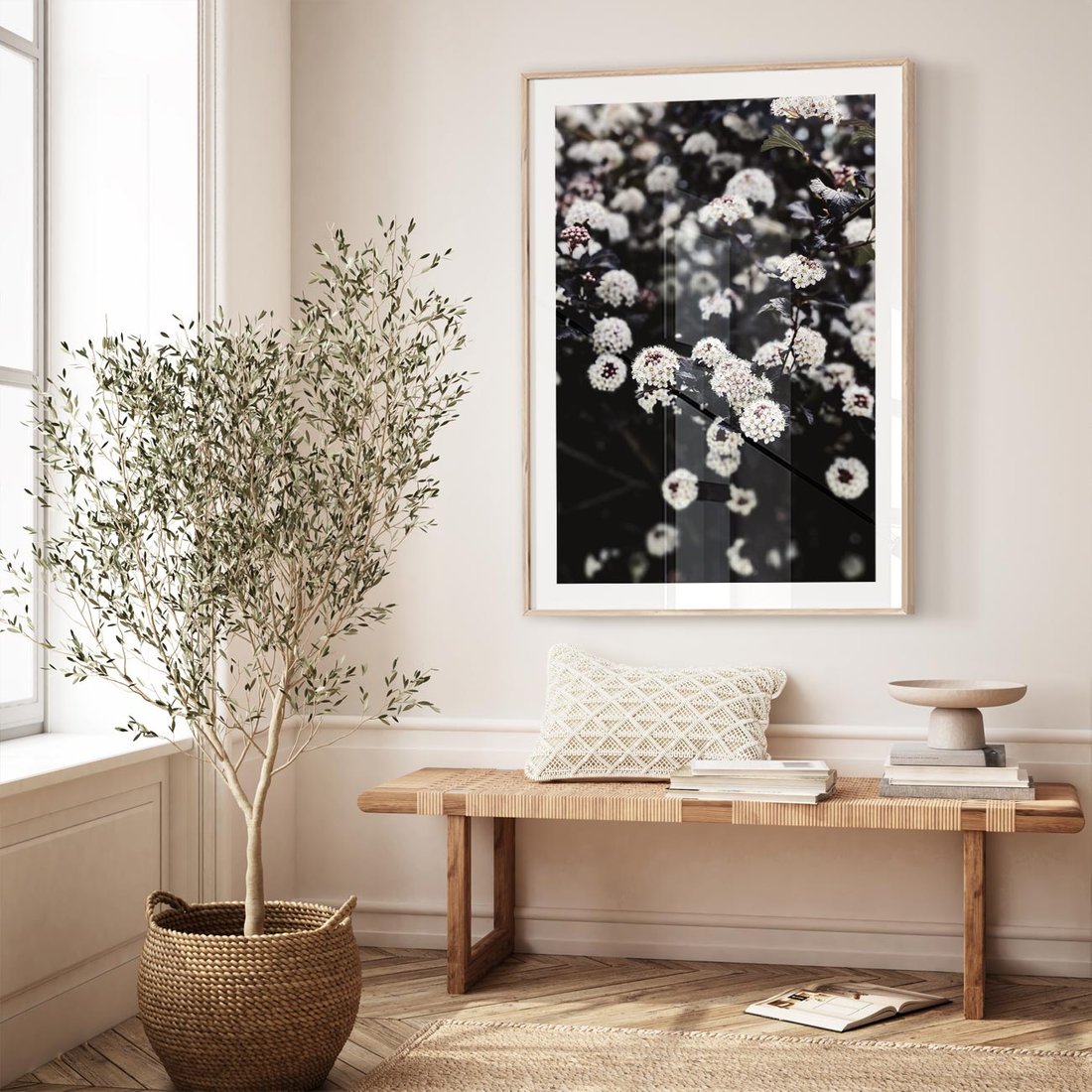 Plakat w ramie 40x50 - Białe Kwiaty na Kwitnącym Krzewie - białe kwiaty, kwitnący krzew - rama drewno