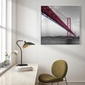 Obraz w ramie 80x80 - Majestatyczny Most - czarno biała fotografia, czerwony stalowy most nad rzeką - rama biała