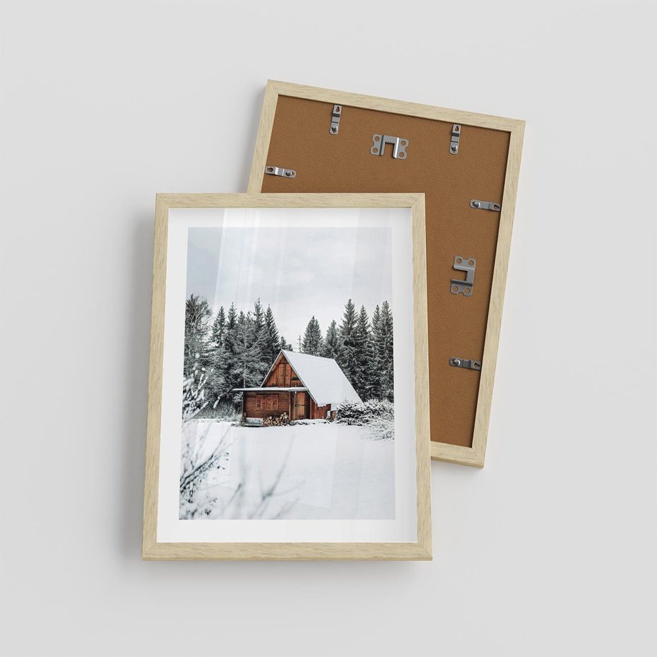 Plakat w ramie 30x40 - Ujęcie zimy w Górach - domek w górach w zimie, śnieg - rama drewno