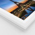 Plakat w ramie 40x50 - Wieża Eiffla w Innej Odsłonie - wieża, Eiffla - rama biała