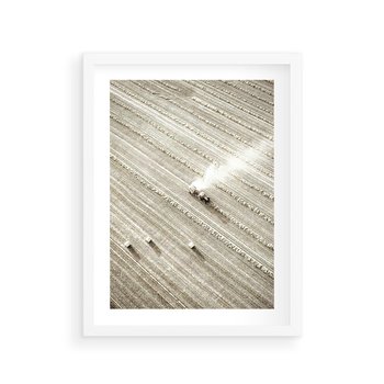 Plakat w ramie 40x50 - Pole i Żniwa na Malowniczym Zdjęciu - pole, traktor - rama biała