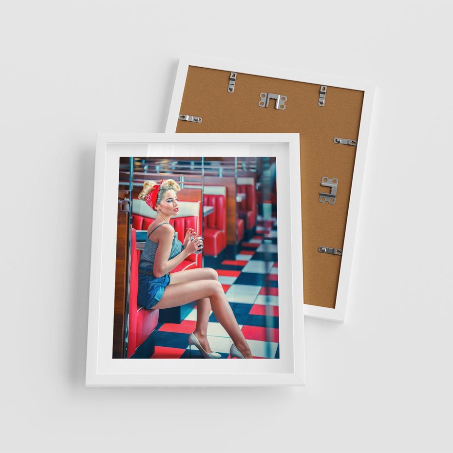Plakat w ramie 40x50 - Stylowa Elegancja - retro, pinup - rama biała