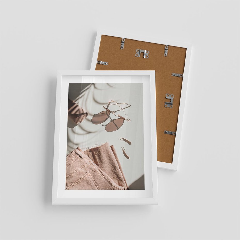 Plakat w ramie 30x40 - Urok Pudrowego Różu - zdjęcie, moda - rama biała