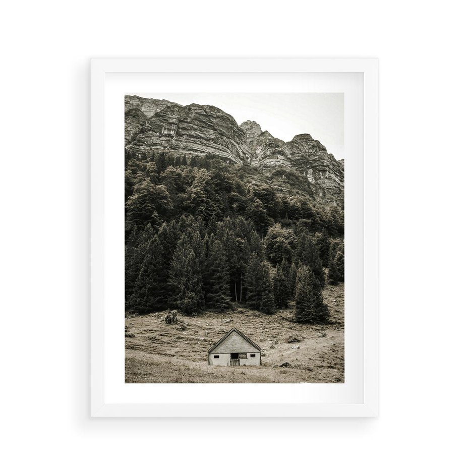 Plakat w ramie 40x50 - Dom w Odcieniach Natury - domek w górach, góry - rama biała