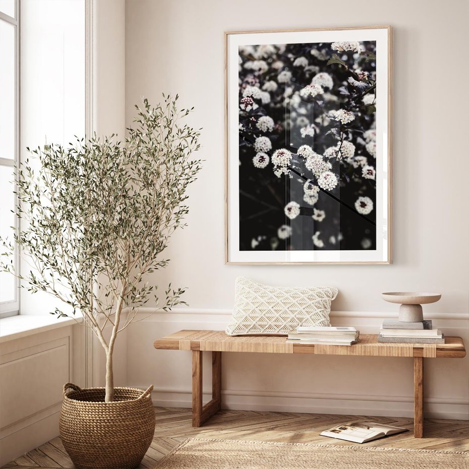 Plakat w ramie 30x40 - Białe Kwiaty na Kwitnącym Krzewie - białe kwiaty, kwitnący krzew - rama drewno