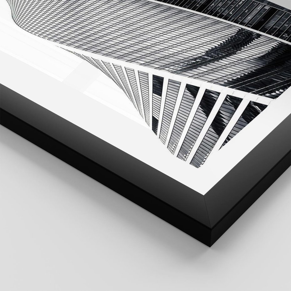 Plakat w ramie 50x70 - Wieżowce z Falistymi Kształtami - nowoczesne wieżowce, czarno biała fotografia - rama czarna