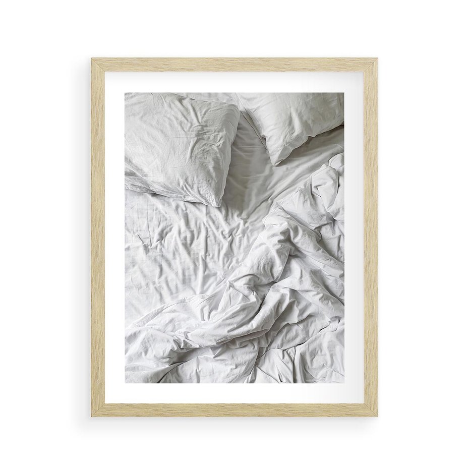 Plakat w ramie 40x50 - Biała Pościel na Łóżku - biała pościel, łóżko - rama drewno